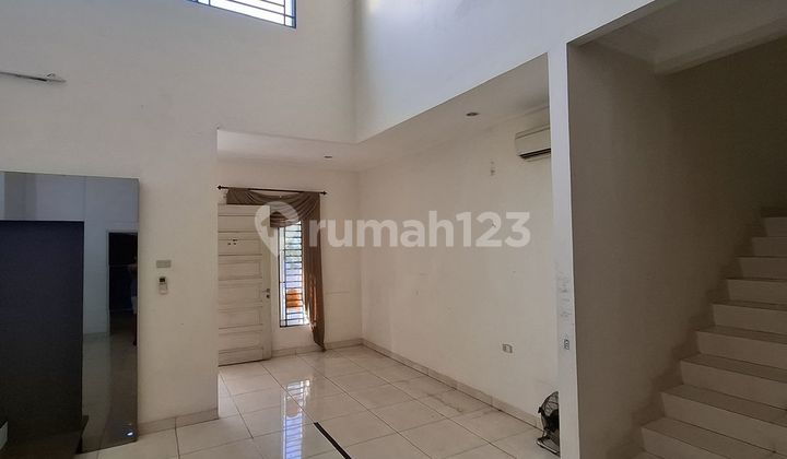 Dijual Cepat Rumah GreenVille lokasi Premium bebas banjir, Lt. 220m2, KT 3+1, 2 lantai, unfurnish, Jakarta Barat 2