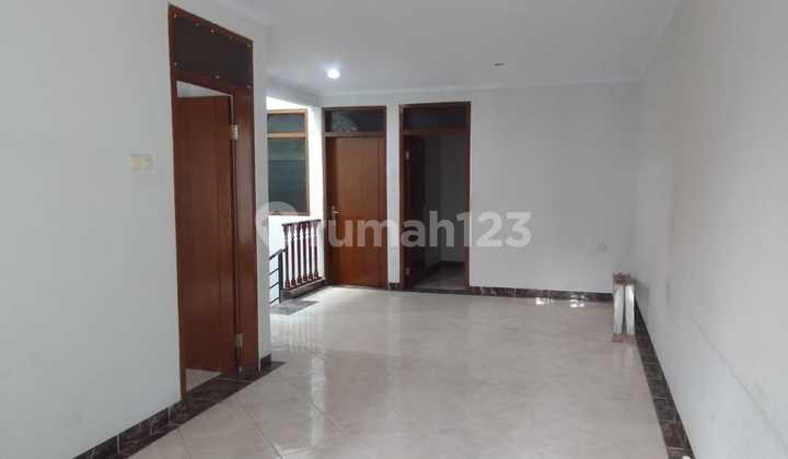 Dijual Rumah di Tanjung Duren, Lt. 6X15, M2, 2 Lantai, Kt.3, Jakarta Barat