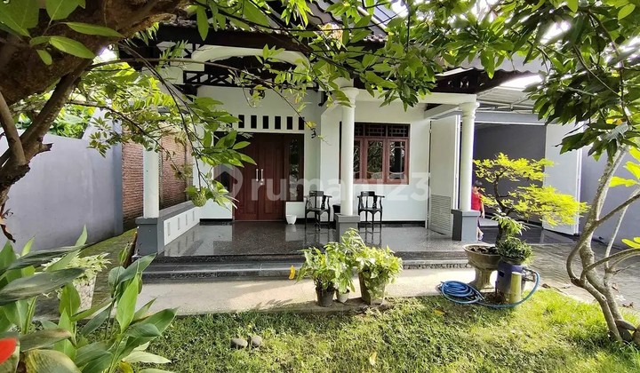 Single-Story Ready-to-Live House, Green and Cool Mojokerto