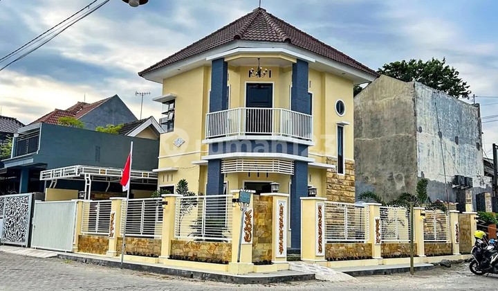Rumah Mewah Hook 2 Lantai Jombang Siap Huni 1
