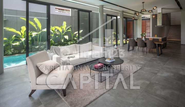 Rumah Impian dengan View Danau dan Dilengkapi Kolam Renang di Kota Baru Parahyangan