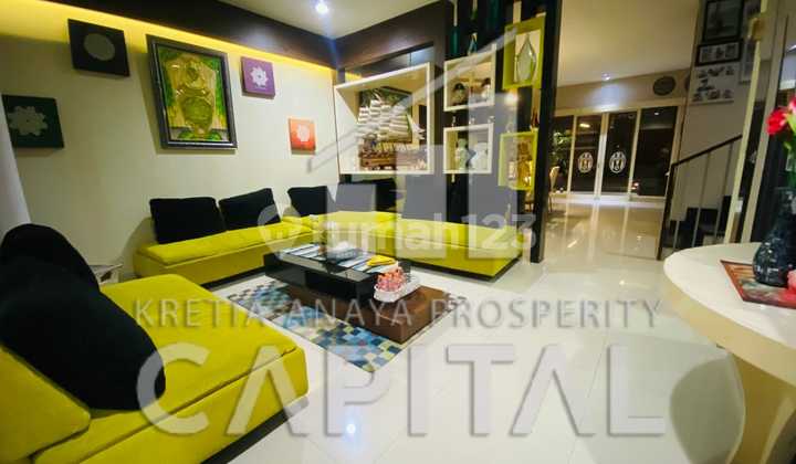 Rumah Mewah Dilengkapi dengan Kolam Renang dan Karaoke Room di Kota Baru Parahyangan