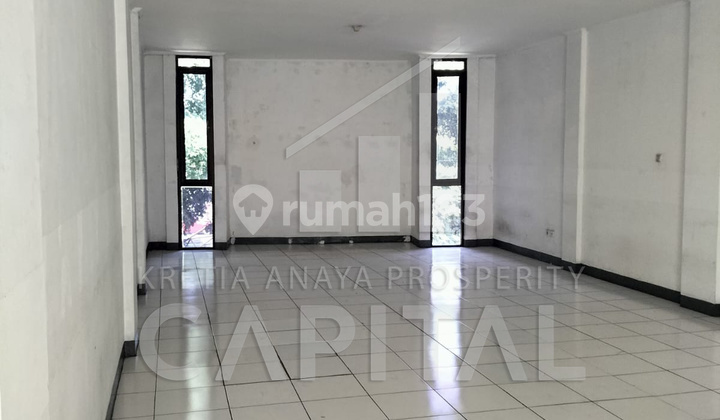 Ready-to-occupy shop house in Baros.