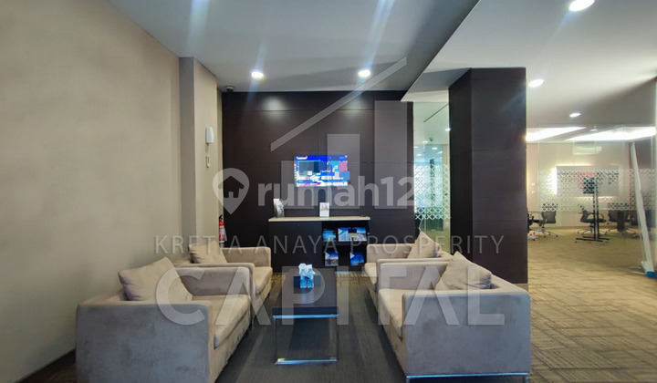 Strategic Building on Mainroad Dago