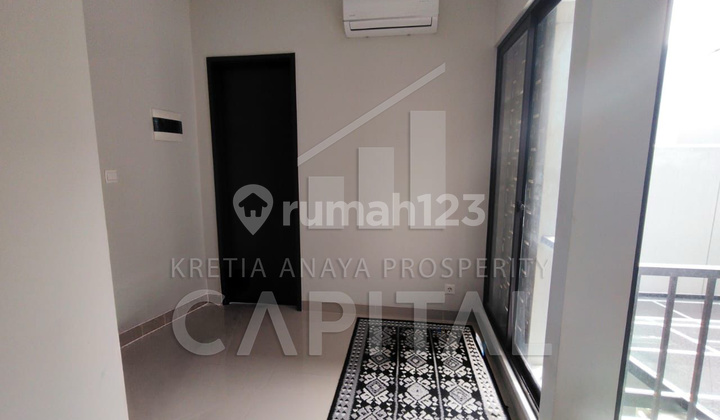 Rumah 2 Lantai di Summarecon, Cluster Flora 2