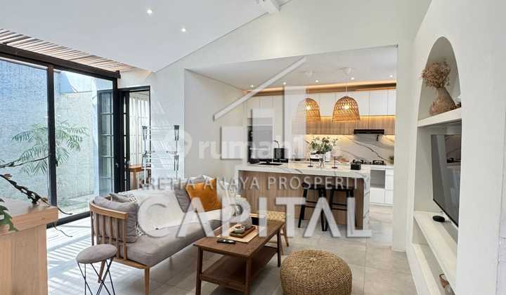 Aesthetic and Fully Furnished House in Banyaksumba Area, Baru Parahyangan City