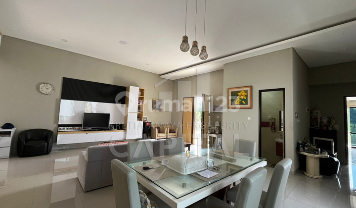 Rumah Villa Bangunan Baru  di Cipaku Setiabudi 