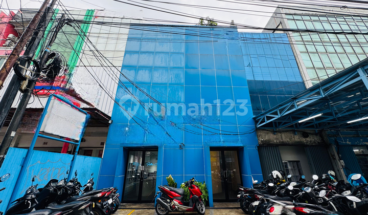 Dijual Ruko Gandeng 3 Lantai di Pinggir Jalan Kebayoran Baru Dijual Ruko Gandeng 3 Lantai di Pinggir Jalan Kebayoran Baru