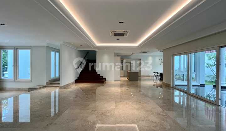 Dijual Rumah Mewah di Intercon Kebon Jeruk Jakarta Barat