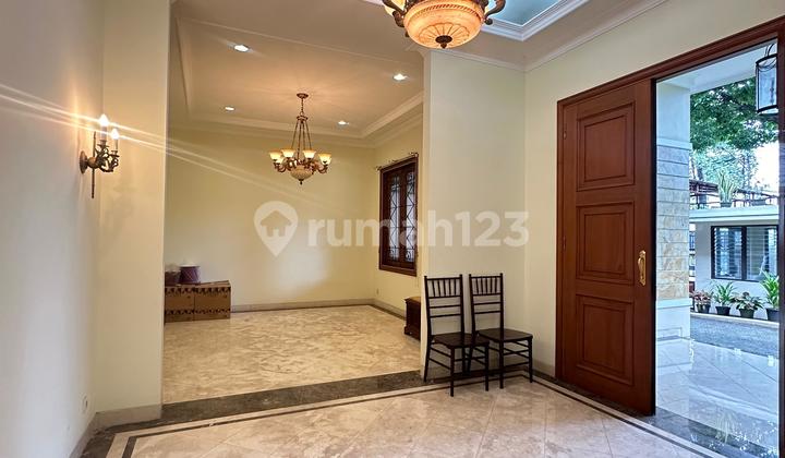 Dijual Rumah 2 Lantai di Jl. Wijaya, Jakarta Selatan 2