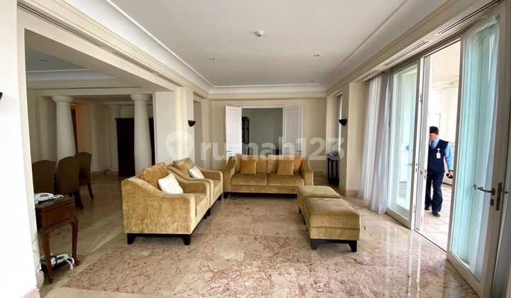 For Rent 4BR 340 m2 Unit at Darmawangsa Residence