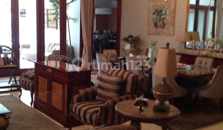 Dijual Rumah 3 Lantai di Menteng Furnished & Taman Luas