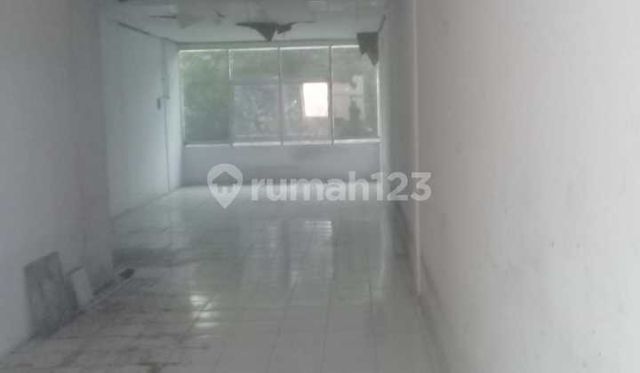 For Sale Shophouse by the Roadside in Kebayoran Lama 2