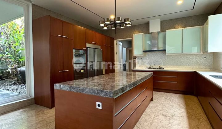 Dijual Rumah di Brawijaya, Dekat Hotel Darmawangsa, Keb. Baru