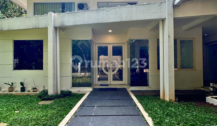 Dijual Rumah Hook 2 Lantai di Belakang Senayan City 2