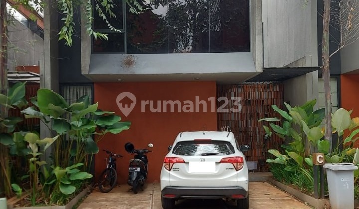 Rumah Dijual di Paradesa Setu Cipayung Jakarta Timur 2 Lantai SHM Harga 2,05 M Nego