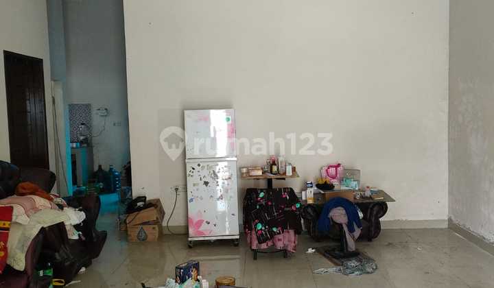 Rumah Luas Siap Huni di Jl. Cemara Gg. Waringin Medan - SHM, Hadap Timur, Lokasi Strategis! 2
