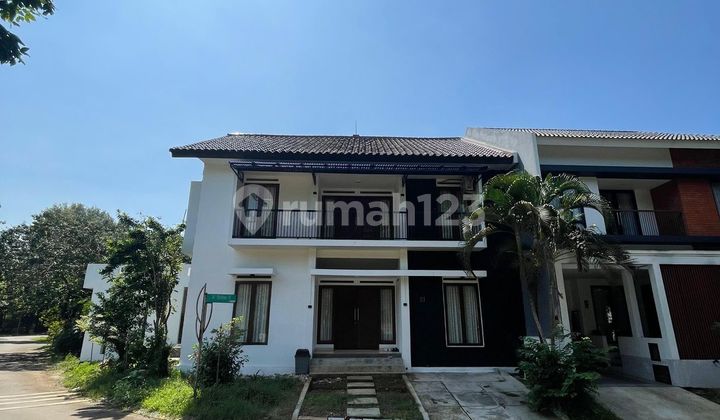 For Rent: Corner House at Permata Oriana Bintaro Jaya Sector 9 - 5 Bedrooms, 247 m², Near Toll Road & RSPI.