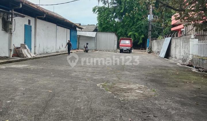 Gudang Strategis di Jalan Raya Cileungsi - Siap Pakai, LT 1100, LB 400, Bisa Tronton