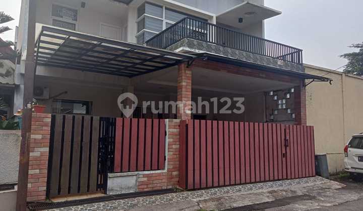 Dijual Rumah 2 Lantai Semi Furnished Siap Huni di Jatiasih Bekasi - One Gate System, Dekat Tol, Bebas Banjir