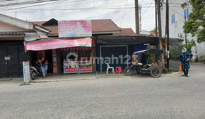 House for Quick Sale in Medan Helvetia Below Market Price – 2 Kiosks Facing the Highway, Land Area 170m² 2