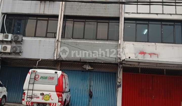 4-Story Shop House for Rent on Jl. Margonda Raya Depok - 350 m², Roadside, Suitable for Tutoring / Clinic / Business