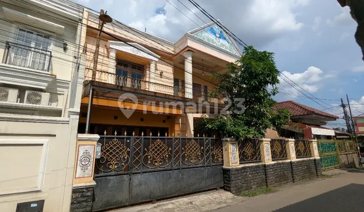 Rumah Mewah 3 Lantai di Jatiwaringin Pondok Gede - Turun Harga 3,6M ---> 2,35 M, Dekat Tol & LRT! Rumah Mewah 3 Lantai di Jatiwaringin Pondok Gede - Turun Harga 3,6M ---> 2,35 M, Dekat Tol & LRT!
