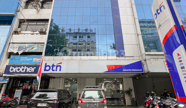 Commercial Building Rental Kebayoran Baru Melawai Raya 4 Floors + Rooftop Near MRT Commercial Building Rental Kebayoran Baru Melawai Raya 4 Floors + Rooftop Near MRT