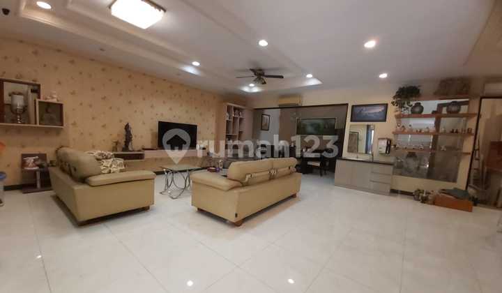Luxury Commercial House for Rent in Niaga Hijau, Pondok Indah, South Jakarta, Land Area 200, Building Area 400, 2 Floors + Basement, Rp 230 Million/Year Luxury Commercial House for Rent in Niaga Hijau, Pondok Indah, South Jakarta, Land Area 200, Building Area 400, 2 Floors + Basement, Rp 230 Million/Year