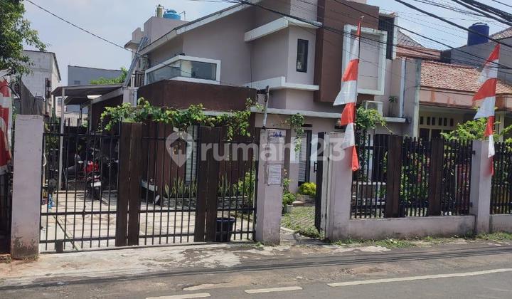 Dijual Cepat! Rumah Luas 261 m² di Lubang Buaya - Turun Harga Menjadi 2,75 M 2