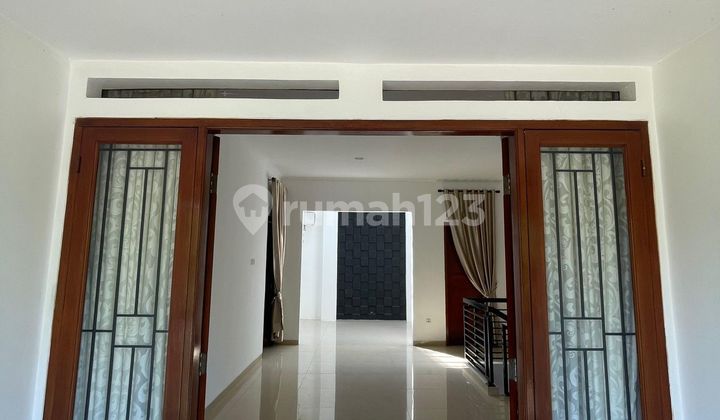 Disewakan Rumah Hoek Permata Oriana Bintaro Jaya Sektor 9 - 5 Kt, 247 M², Dekat Tol & Rspi 2