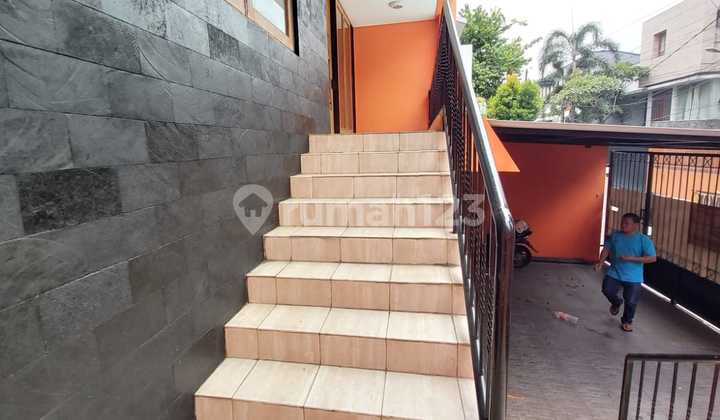 Luxury Commercial House for Rent in Niaga Hijau, Pondok Indah, South Jakarta, Land Area 200, Building Area 400, 2 Floors + Basement, Rp 230 Million/Year 2