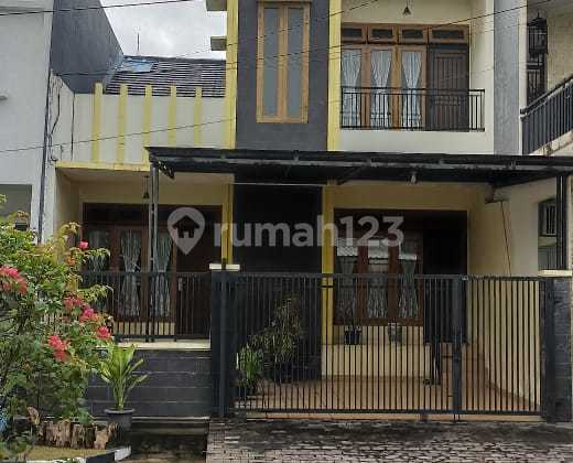 Rumah Dijual di Pulomas Jakarta Timur, SHM, Hadap Taman, Dekat Tol Cempaka Putih