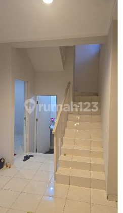 Siap Huni, Rumah, 2 Lantai, SHM, Dekat Pusat Perbelanjaan, Bebas Banjir 2