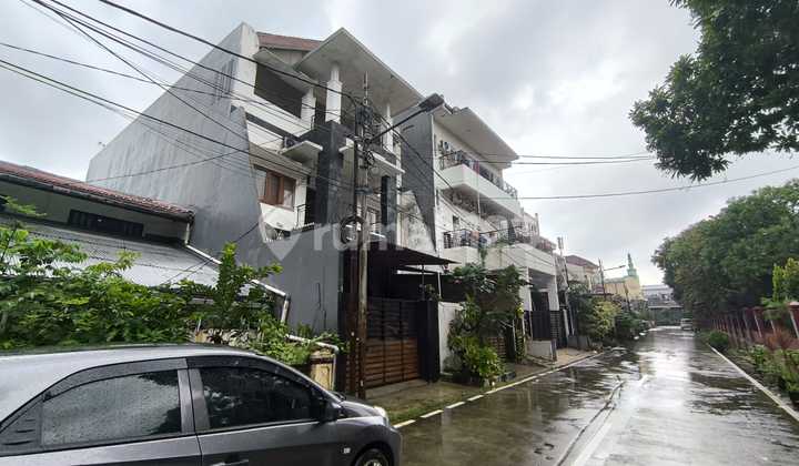 Bisa KPR, Rumah, 2 Lantai, SHM, Dekat Pusat Perbelanjaan, Siap Huni Bisa KPR, Rumah, 2 Lantai, SHM, Dekat Pusat Perbelanjaan, Siap Huni