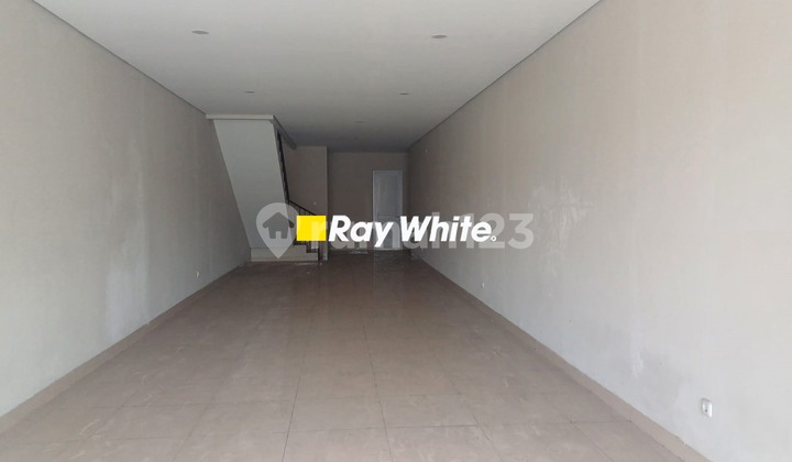 4-Storey Shophouse in a Strategic Location 2