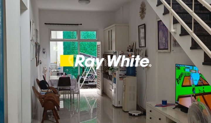 Nice House In Puribeta 1 Near Transjakarta Bus Stop House