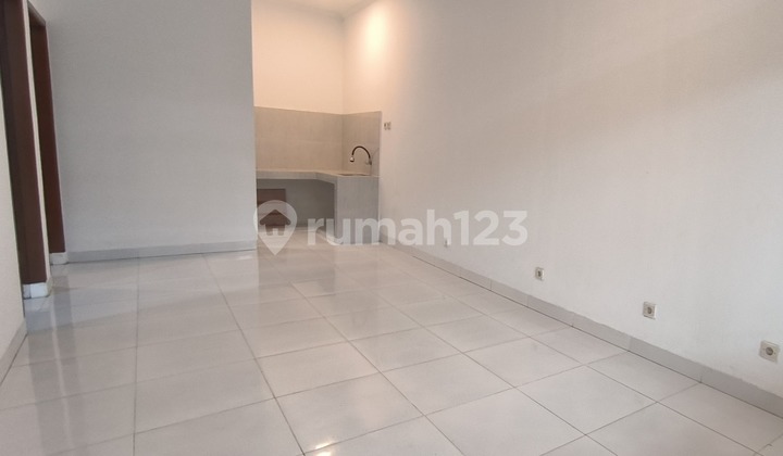 Ready-to-Occupy House Under 1 M in Semanan 2