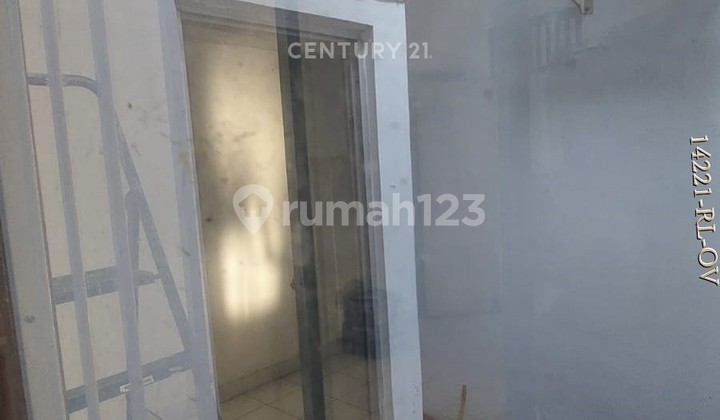 For Sale, Strategically Located House in Graha Raya, South Tangerang 2