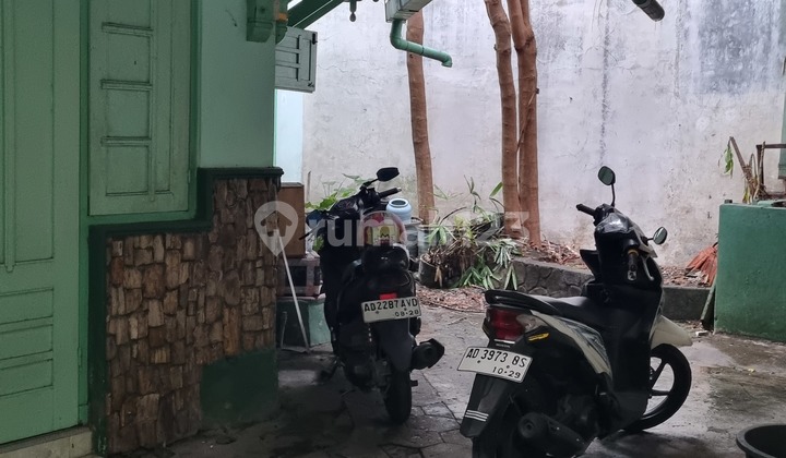 Vintage House in the Center of Solo City Vintage House in the Center of Solo City