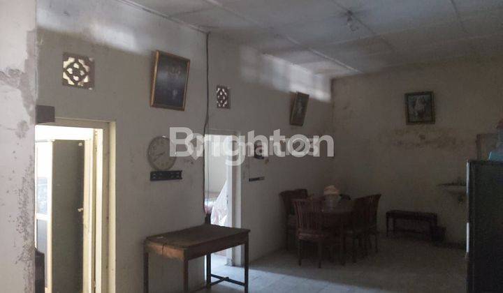 RUMAH ATAU GUDANG HITUNG TANAH DI PINGGIR JALAN LEBAR 2