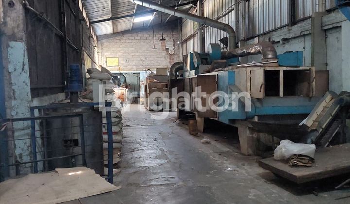 CHEAP WAREHOUSE AND FACTORY IN THE SOLO INDUSTRIAL AREA