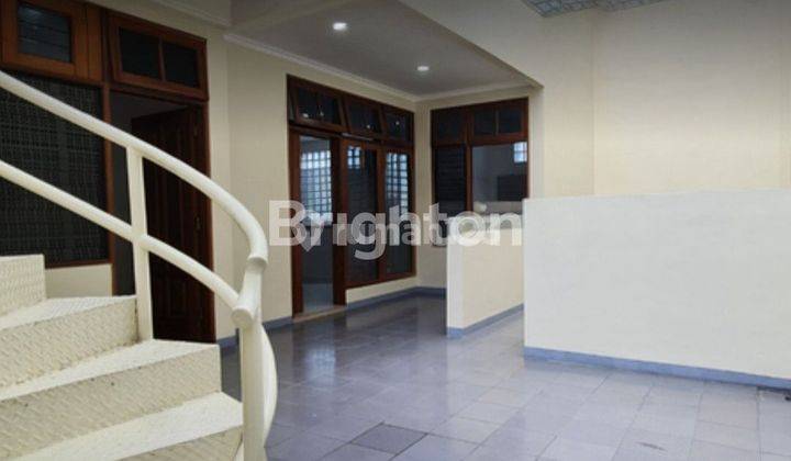 RUMAH KEREN 3 LANTAI SIAP HUNI 2