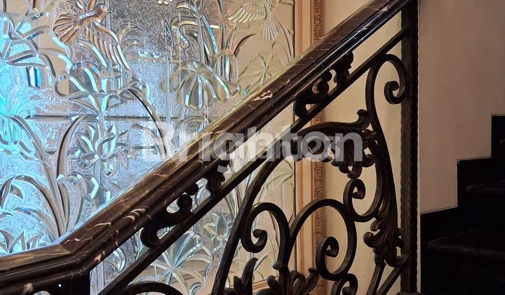 RUMAH MEWAH 2.5 LANTAI + Mezzanine SIAP HUNI 2