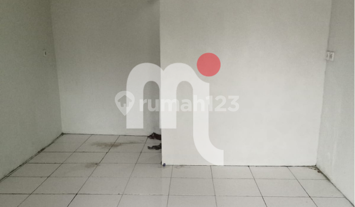 Kios with SHM for Sale on Wolter Monginsidi Street 2