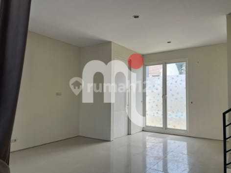 DISEWAKAN RUMAH IVY PARK 2