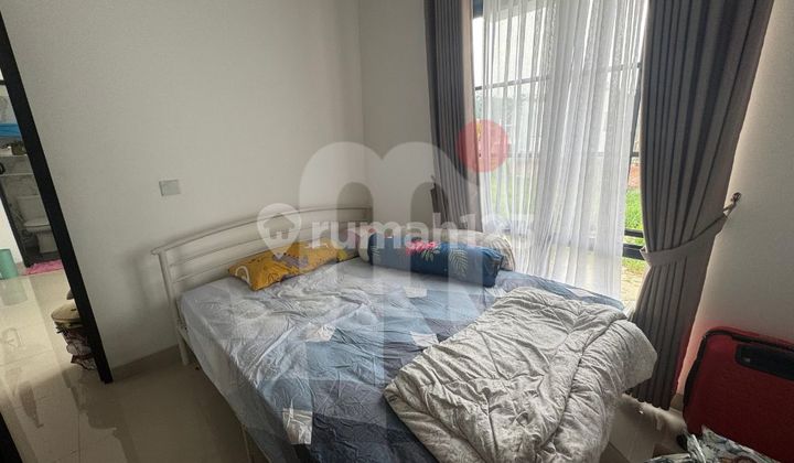 Dijual Rumah Dua Lantai Semi-Furnished di The Miles 2