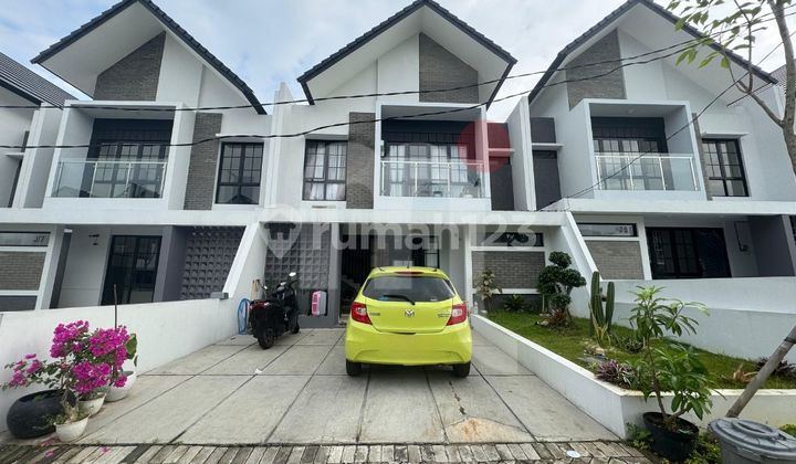 Dijual Rumah Dua Lantai Semi-Furnished di The Miles