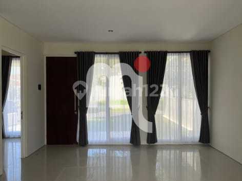 DISEWAKAN RUMAH IVY PARK