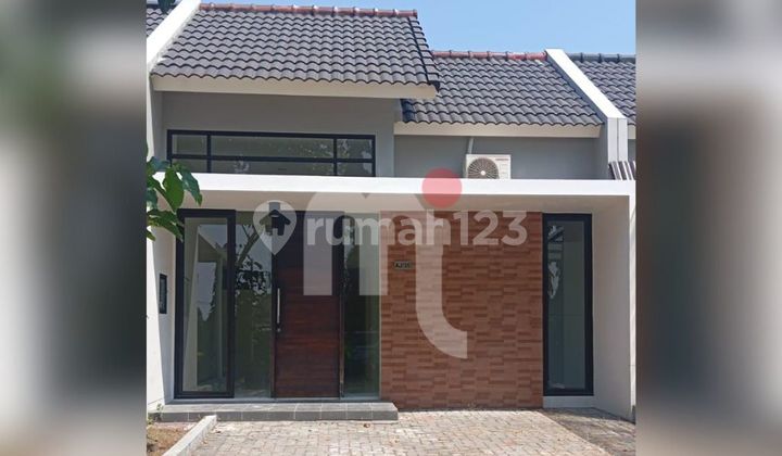 FOR SALE: RED TERRACOTTA CLUSTER HOUSE FOR SALE: RED TERRACOTTA CLUSTER HOUSE